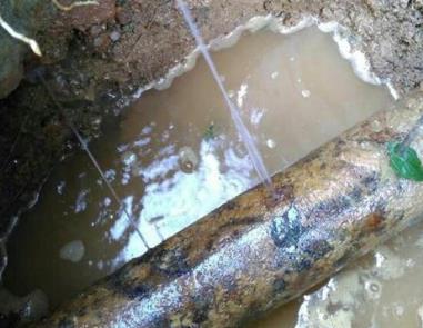 韶关市楼顶渗水维修公司分享下地暖漏水的原因及检测方法。